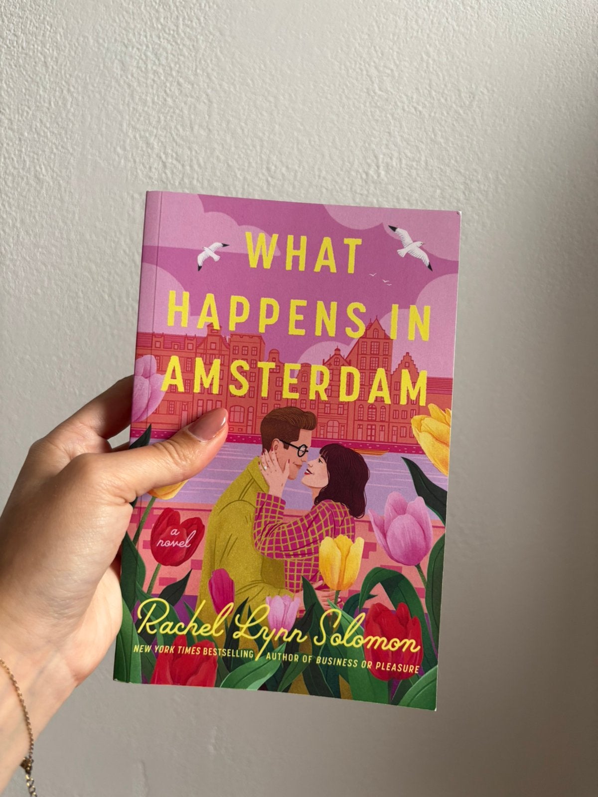 What happens in amsterdam, Ophalen of Verzenden, Nieuw