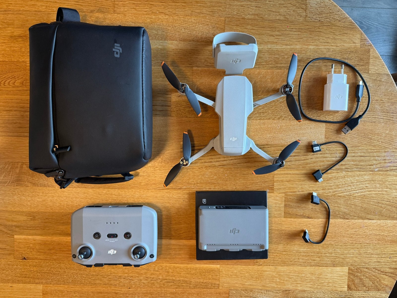 DJI Mini 2 Fly More Combo - Zo goed als nieuw, 30 tot 45 minuten, Cameradrone, 5 tot 10 kilometer, Ophalen of Verzenden