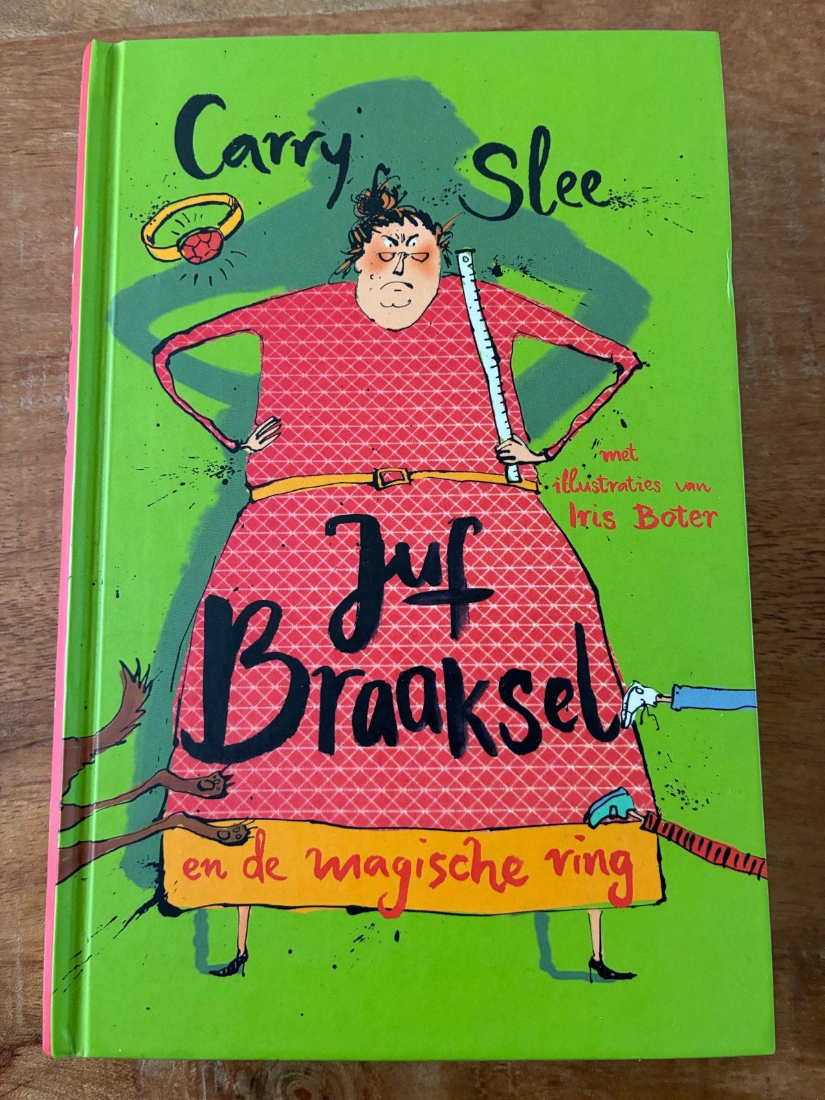 Juf Braaksel en de magische ring - Carry Slee, Boeken, Ophalen, Zo goed als nieuw, Fictie