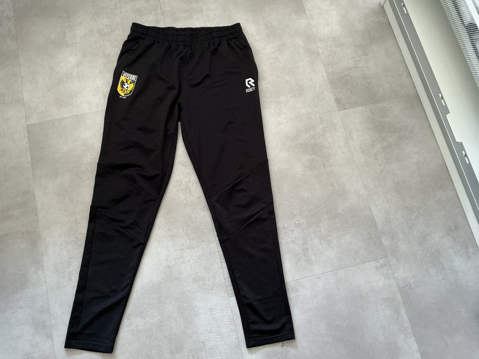 Vitesse trainings broek maat m, Ophalen of Verzenden, Zo goed als nieuw, Broek