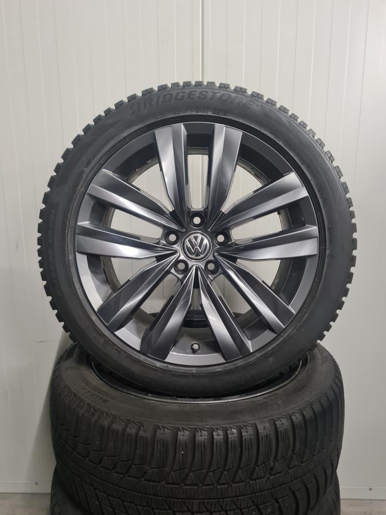 18' Volkswagen Arteon & Passat Almere met winterbanden, Auto-onderdelen, Banden en Velgen, 18 inch, 245 mm, Banden en Velgen, Personenwagen
