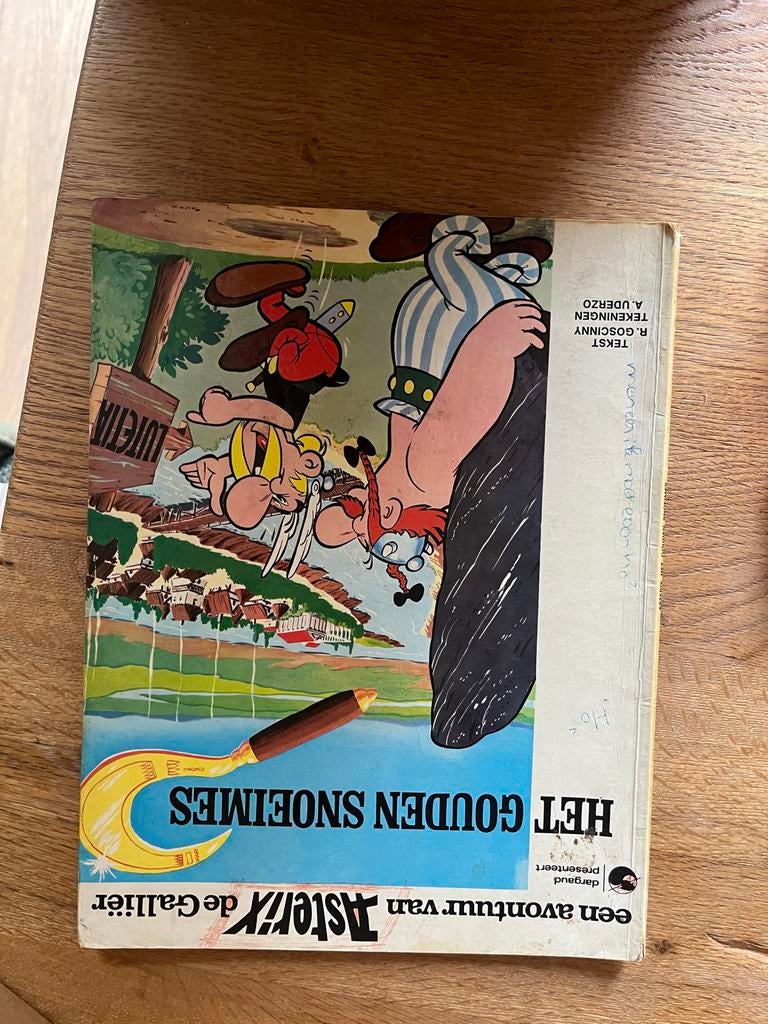 Asterix: Het Gouden Snoeimes, Eén stripboek, Ophalen of Verzenden, Gelezen