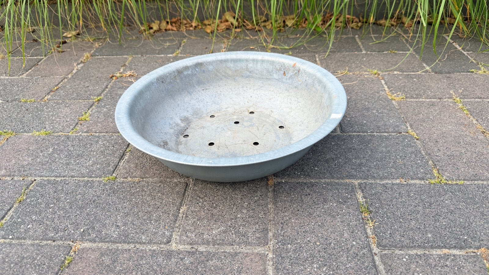 Zinken schaal (met gaten), Tuin en Terras, Ophalen, Gebruikt, Minder dan 30 cm, Minder dan 60 cm