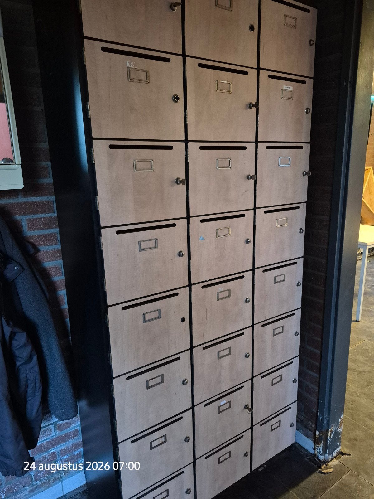 Houten kluisjeskast met 21 vakken, Ophalen of Verzenden, Gebruikt, Modern, functioneel