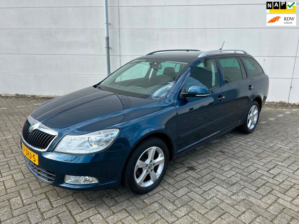 Skoda Octavia Combi 1.4 TSI Automaat Elegance Business Line, Auto's, Skoda, Euro 5, Stof, Gebruikt, Zwart