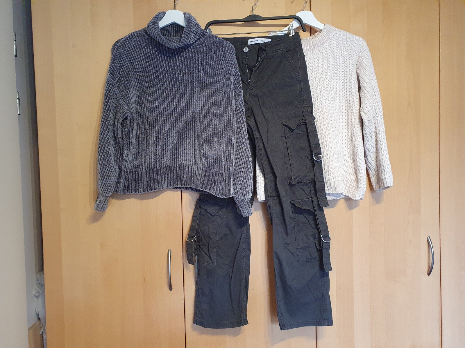 Kledingpakket: 2 Chenille truien (S) en cargo broek (EUR34), Ophalen of Verzenden, Zo goed als nieuw, Overige maten