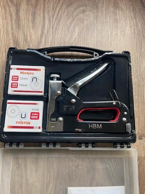 HBM Handtacker / Nietmachine set + 900 nietjes (nieuwstaat), Ophalen of Verzenden, Nieuw