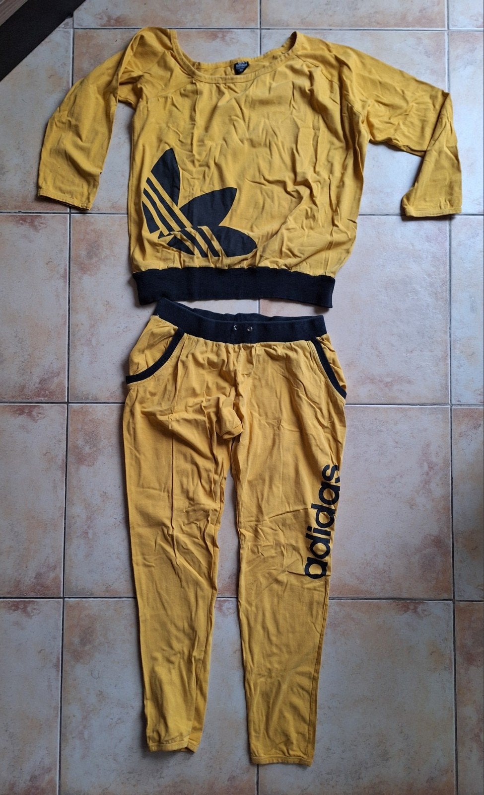2x Adidas, Ophalen of Verzenden, Zo goed als nieuw, Maat 46/48 (XL) of groter, Rood