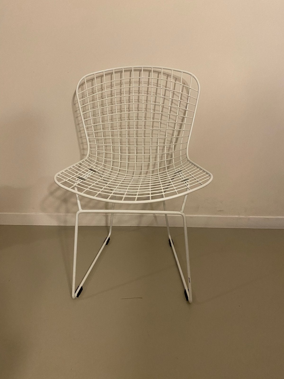 Witte metalen draadstoel - Modern design, Gebruikt, Wit, Ophalen of Verzenden, Metaal