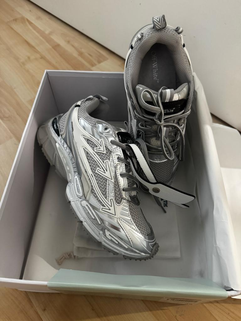 Nieuwe Off-White Sneakers - Maat 39, Ophalen of Verzenden, Nieuw, Grijs, Sneakers of Gympen