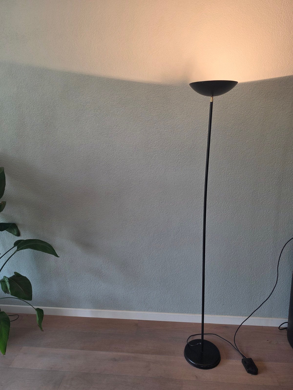 Zwarte vloerlamp met uplighter, Gebruikt, Metaal, Modern, 150 tot 200 cm