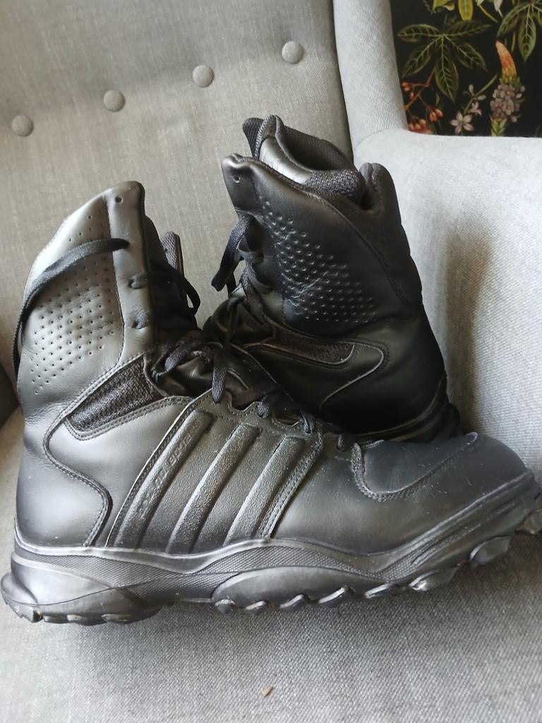 Adidas GSG 9.2 dienstschoen. ZGAN! Mt.12,5, Ophalen, Zo goed als nieuw