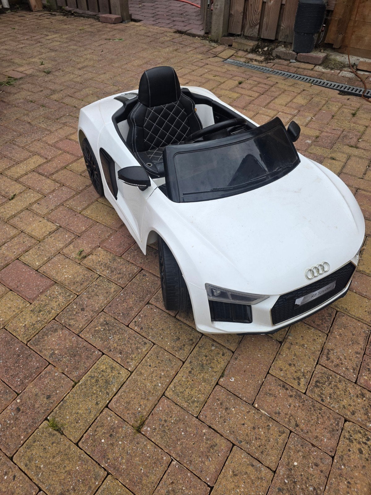Audi R8 Spyder elektrische kinderauto, Ophalen, Gebruikt
