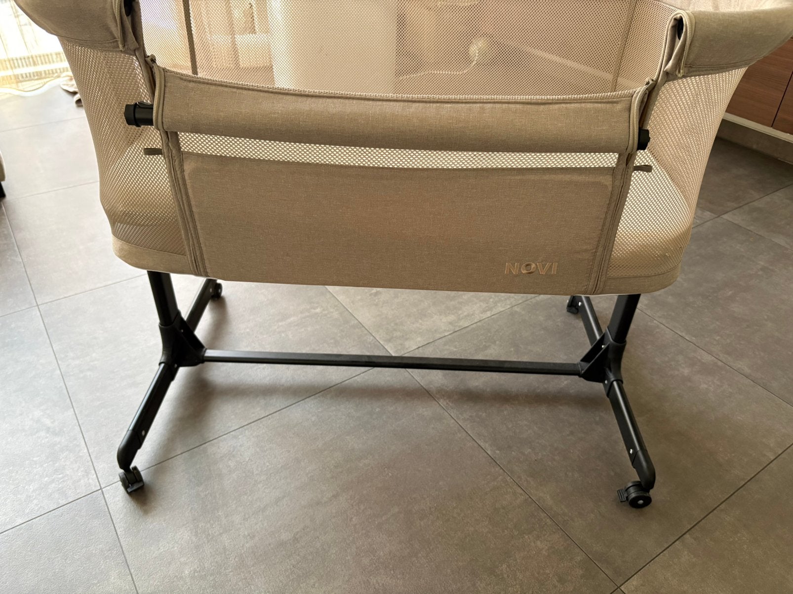 Baby bed verstelbaar voor naast de ouders, Kinderen en Baby's, Babywiegjes en Ledikanten, Ophalen, Zo goed als nieuw, Ledikant