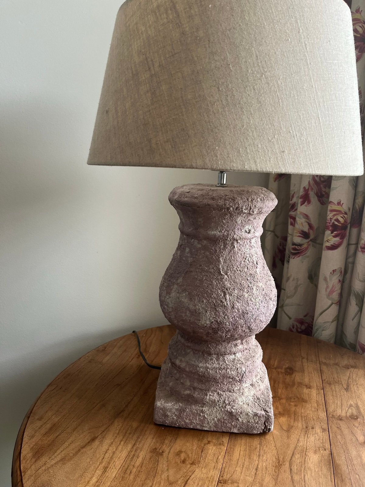 Landelijk schemerlamp met beton voet, Huis en Inrichting, Lampen | Tafellampen, Ophalen of Verzenden, Gebruikt, Overige materialen