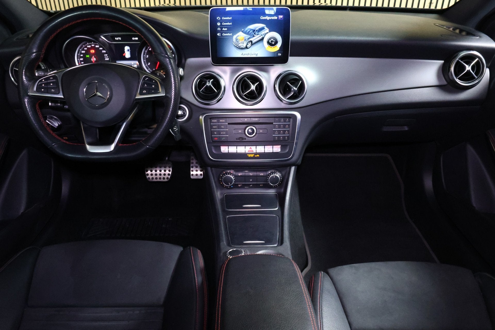 Mercedes-Benz GLA 250 AMG Premium Plus AUTOMAAT PANODAK CRUI, Gebruikt, 4 cilinders, Leder en Stof, Bedrijf