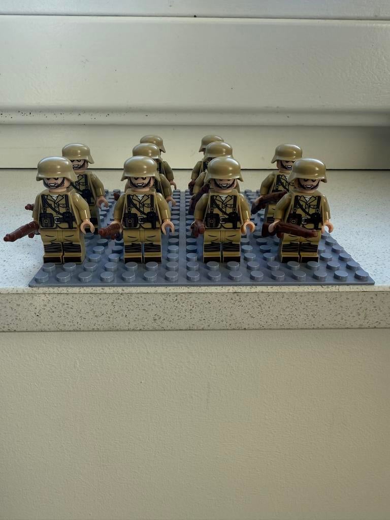 10 ww2 Duitse Afrika-Korps soldaten + 10 wapens, Ophalen of Verzenden, Zo goed als nieuw