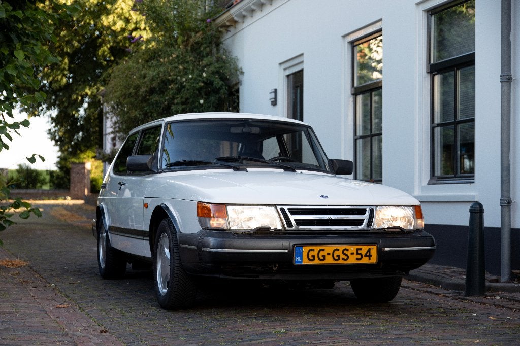 Saab 900 2.0 I 16 HB U9 1993 Wit, Auto's, Voorwielaandrijving, 1195 kg, Zwart, 4 cilinders