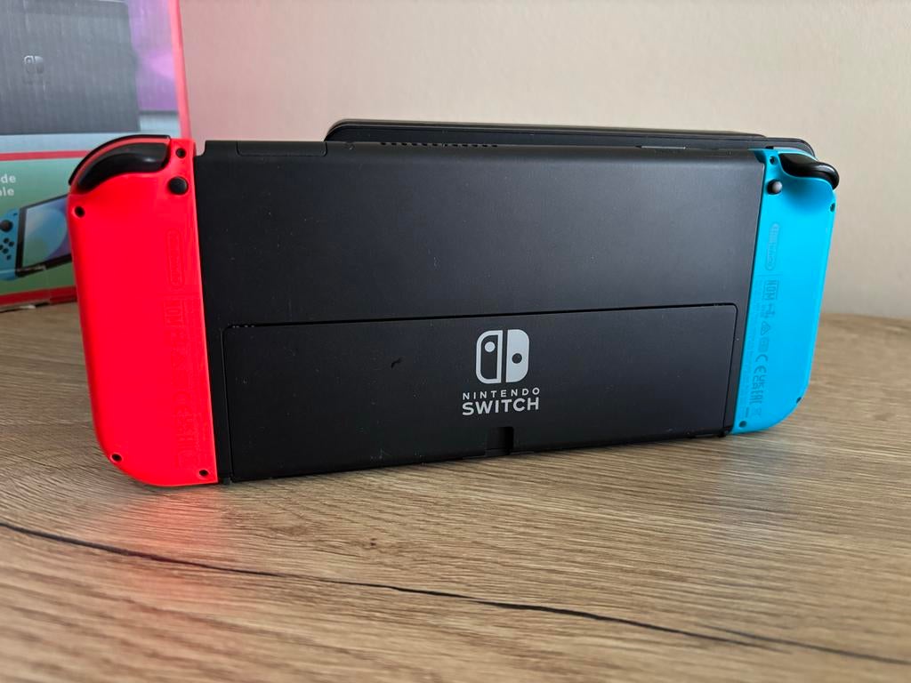 Nintendo Switch met Joy-Cons (Rood/Blauw), Ophalen of Verzenden, Zo goed als nieuw, Met 2 controllers, Switch Original
