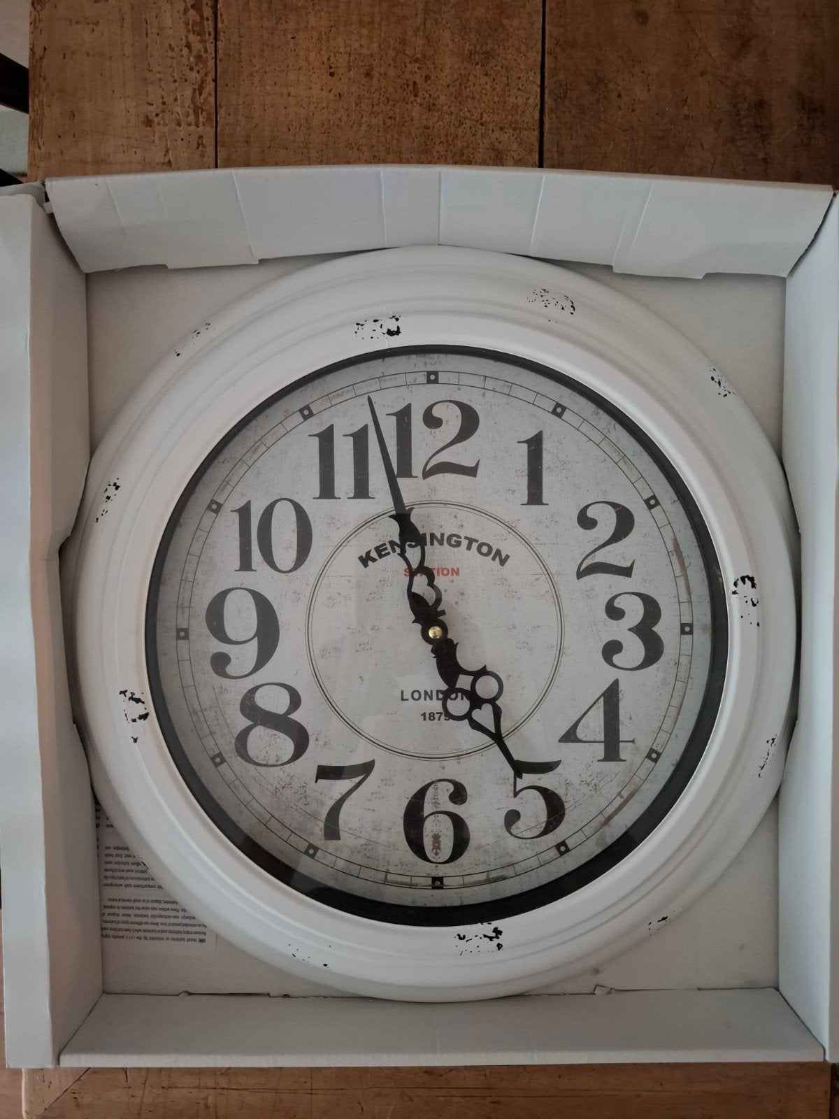 Grote witte wandklok Kensington Station London, Huis en Inrichting, Woonaccessoires | Klokken, Ophalen, Wandklok, Wit, Vintage