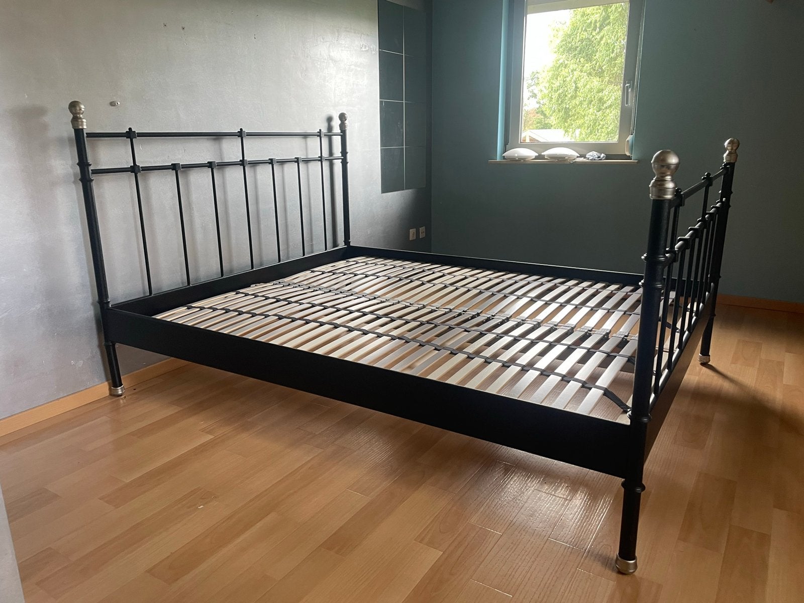 Zwart metalen tweepersoonsbed met lattenbodem, Huis en Inrichting, Slaapkamer | Bedden, Ophalen, Zwart, Tweepersoons, 140 cm