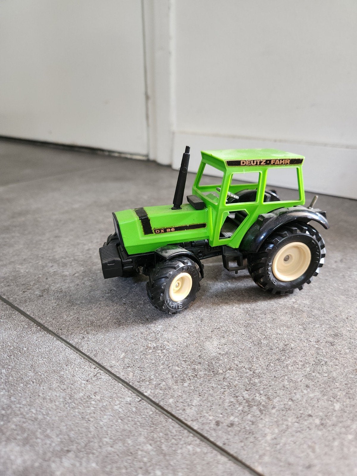 deutz fahr DX 66, Ophalen of Verzenden, Tractor of Landbouw, SIKU