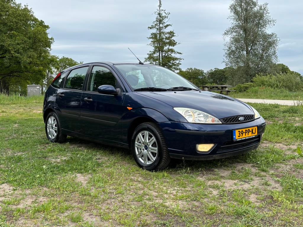 Ford Focus Uniek! 47.000km!!! 2004 AUTOMAAT 1.6 benzine, Auto's, Ford, 1596 cc, Zwart, Blauw, 100 pk
