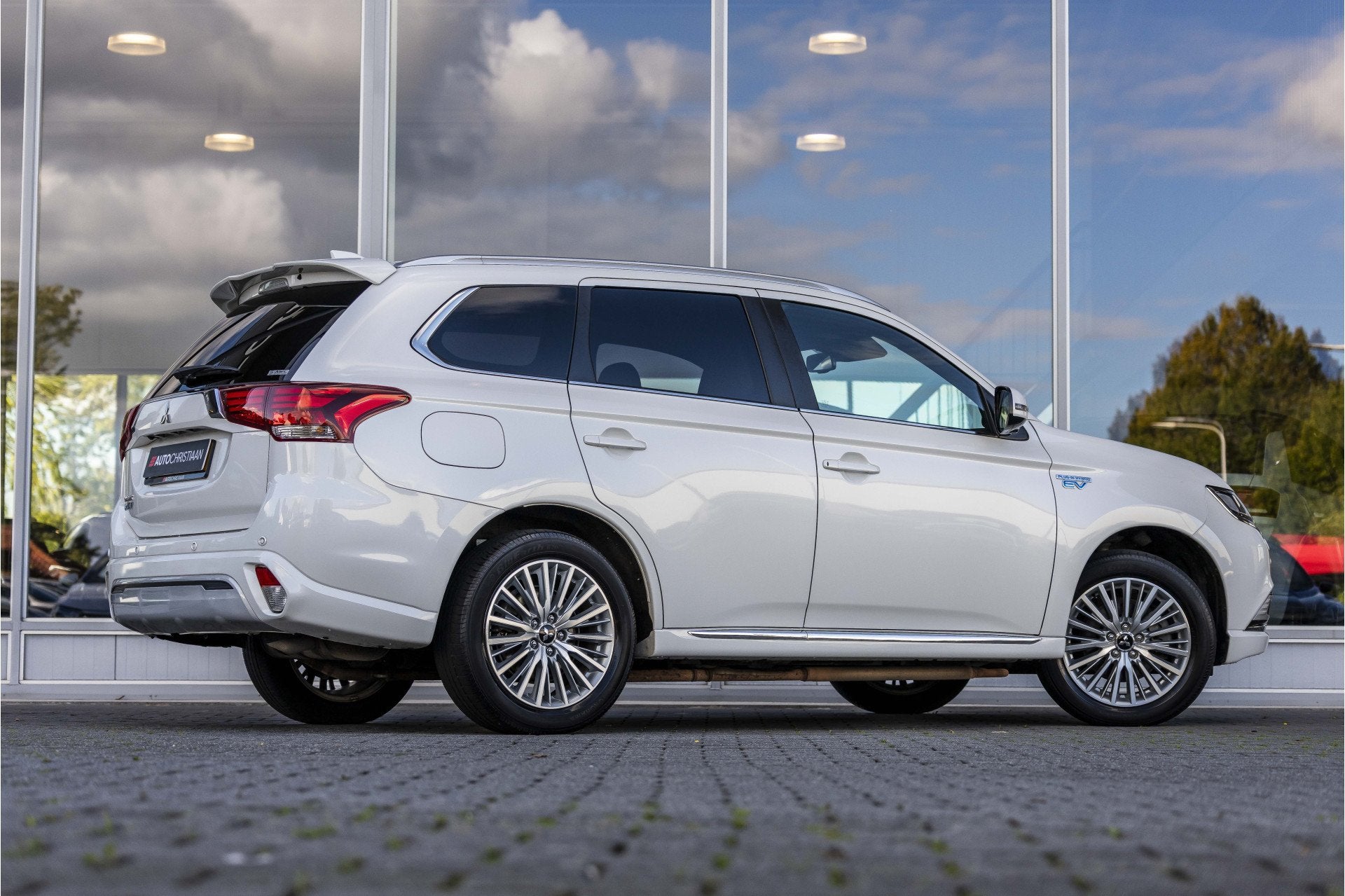 Mitsubishi Outlander 2.4 PHEV Instyle | SOH 93% | Pano | 360, Auto's, 12 maanden, 4 cilinders, Automatische klimaatregeling, Wit