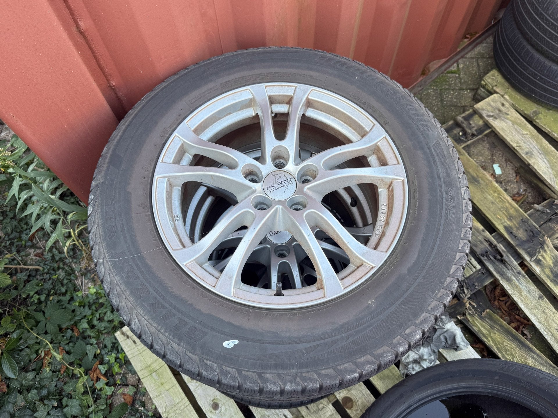Bridgestone Blizzak winterbanden - 17 inch velgen!, Autobedrijf J. van Dreven - Land Rover Specialist, Gebruikt, Info@drevenautos.nl
