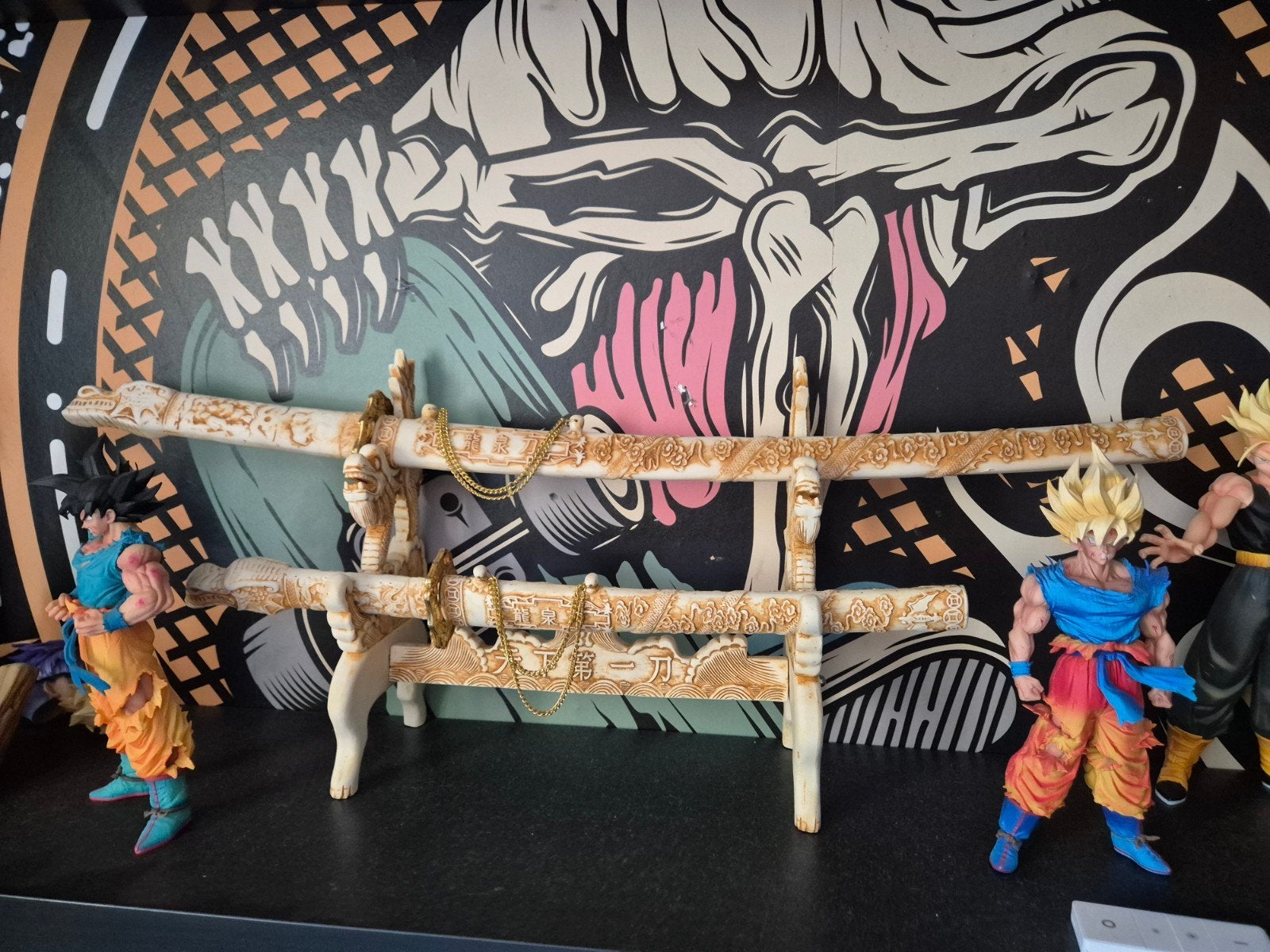 Japanse wanddecoratie met draak en koi fish & mooie katana's, Antiek en Kunst, Ophalen, Op te hangen, Japan, Meerkleurig