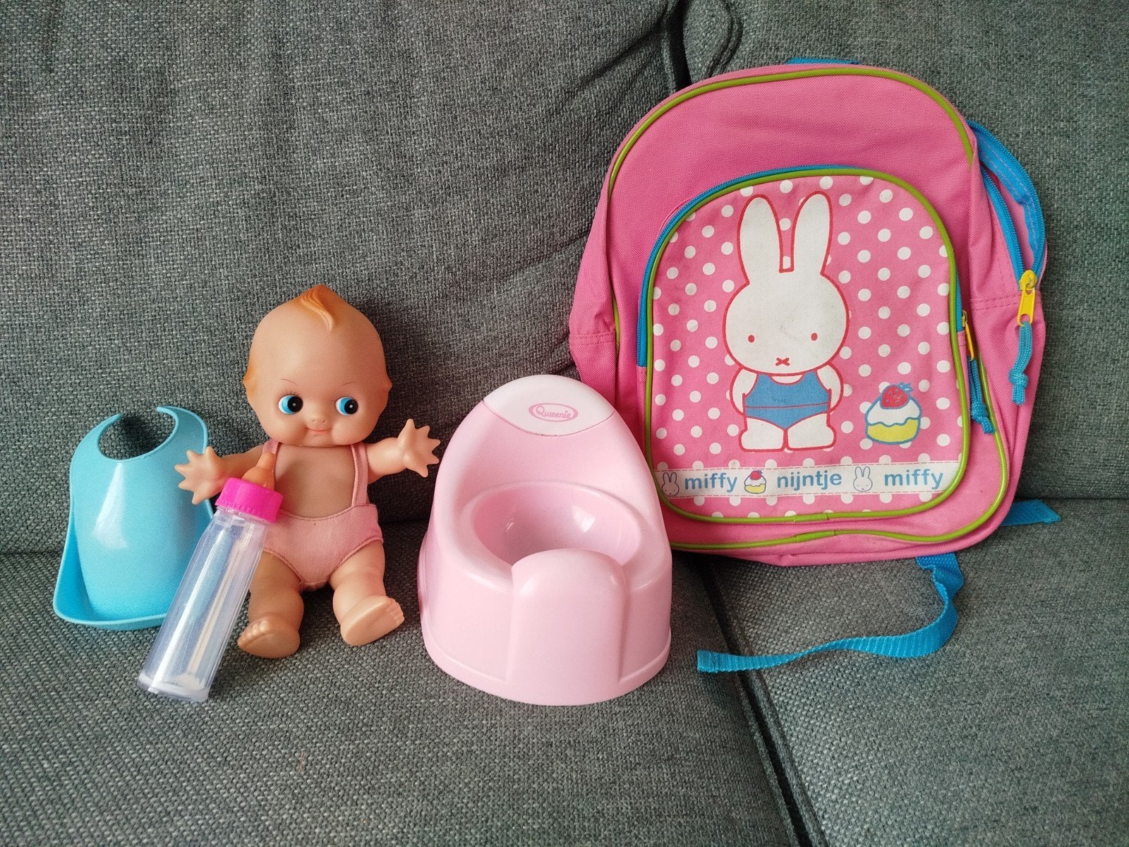 Babypop met accessoires en Nijntje rugzak, Ophalen of Verzenden, Gebruikt, Babypop