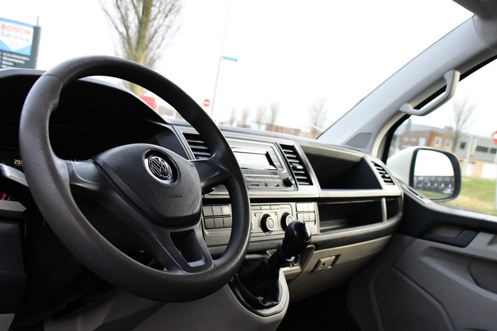 Volkswagen Transporter 2.0 TDI L2H1 DC Edition Cruise, Senso, Voorwielaandrijving, Gebruikt, Euro 6, 4 cilinders