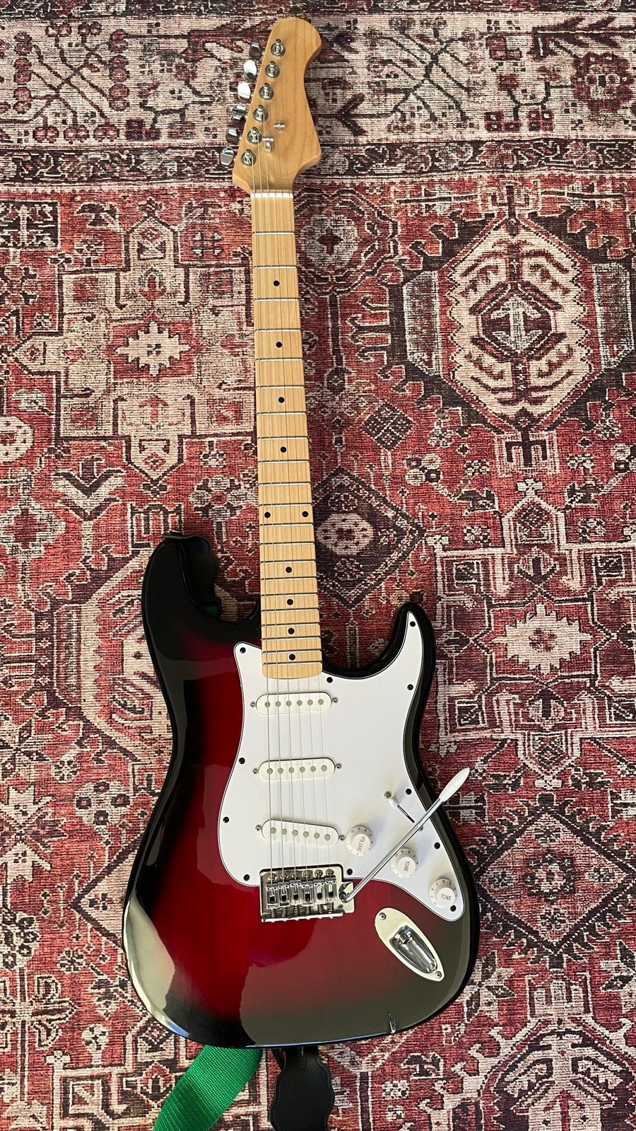 Elektrische gitaar - Zwart/Rood Sunburst, Ophalen, Zo goed als nieuw, Solid body, Overige merken