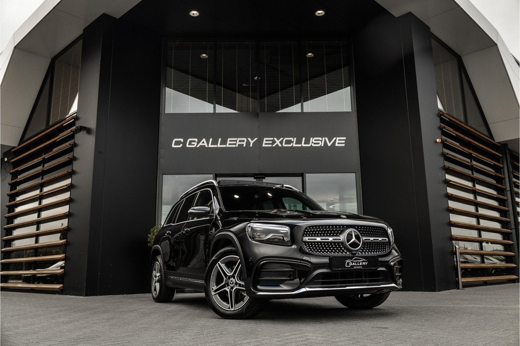 Mercedes-Benz GLB 180 Business Solution AMG 7p. - Panorama |, Auto's, Mercedes-Benz, Gebruikt, Zwart, 4 cilinders, 7 stoelen