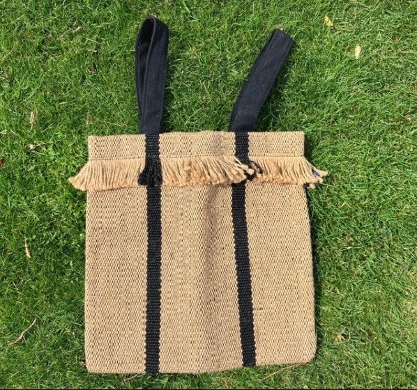 Juten tas met franjes en zwarte strepen, Sieraden, Tassen en Uiterlijk, Tassen | Damestassen, Ophalen of Verzenden, Zo goed als nieuw