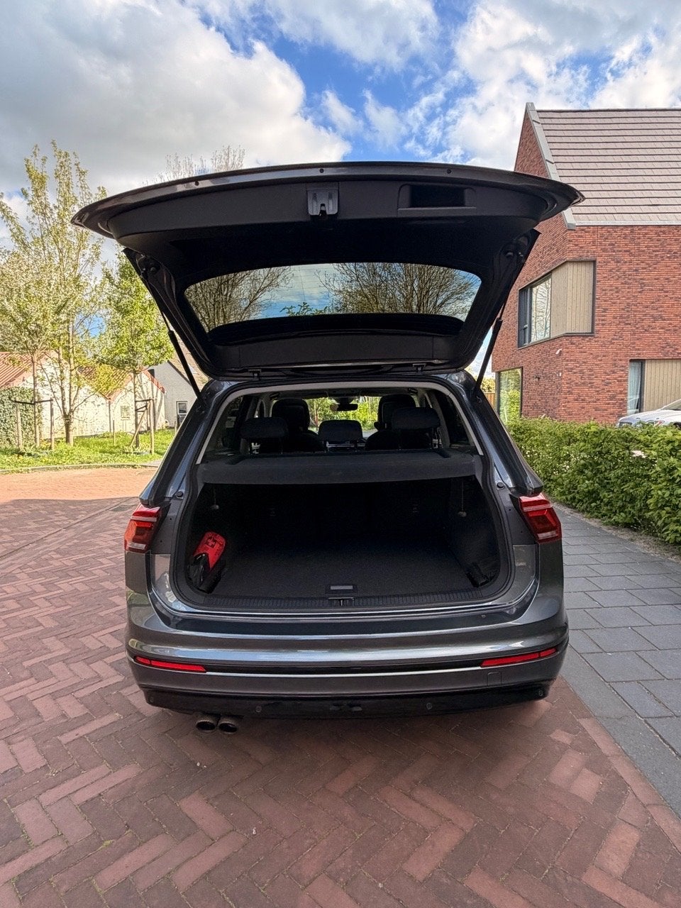 Foto 10 van Volkswagen Tiguan 2.0 TSI 190pk 4Motion DSG 2020 Grijs