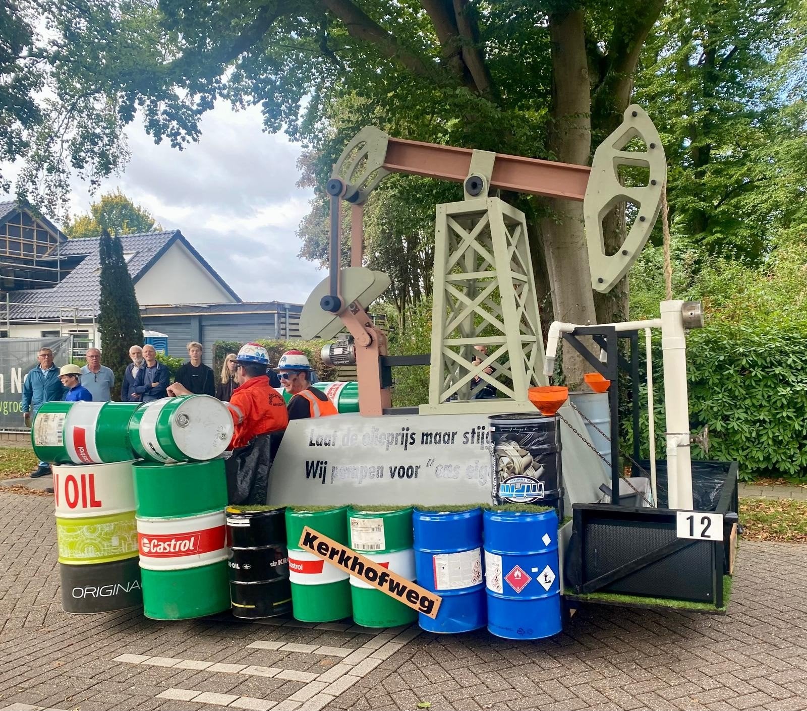 Praalwagen Emsterfeest - ja-knikker met olievaten, Hobby en Vrije tijd, Ophalen, Gebruikt, Hout