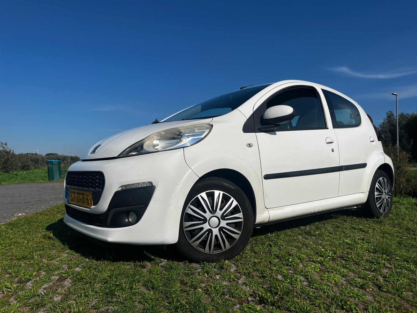 Peugeot 107 5-Deurs 2012 Wit, Voorwielaandrijving, 4 stoelen, Origineel Nederlands, Handgeschakeld