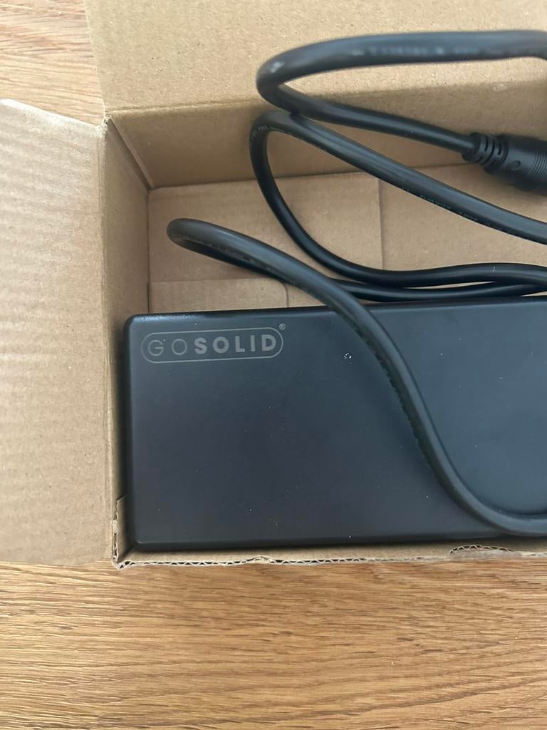 oplader van GO SOLID, Ophalen, Zo goed als nieuw