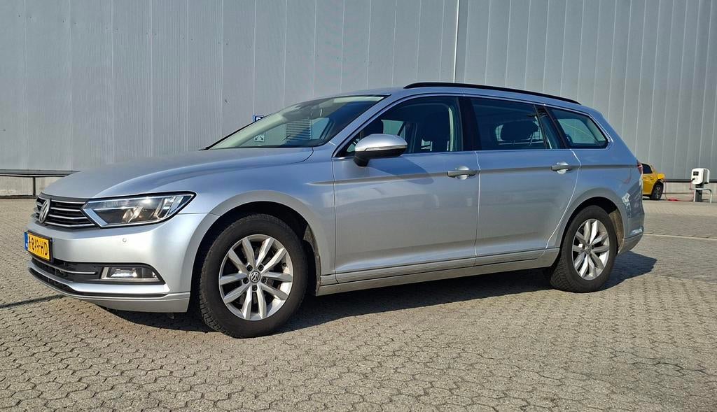 Volkswagen Passat 1.6 TDI 88KW, Variant 2015 Grijs, Auto's, Stof, Euro 6, 4 cilinders, Grijs