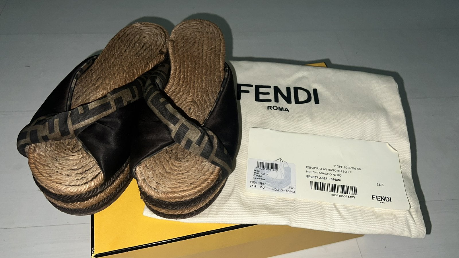 Fendi Slippers!, Ophalen of Verzenden