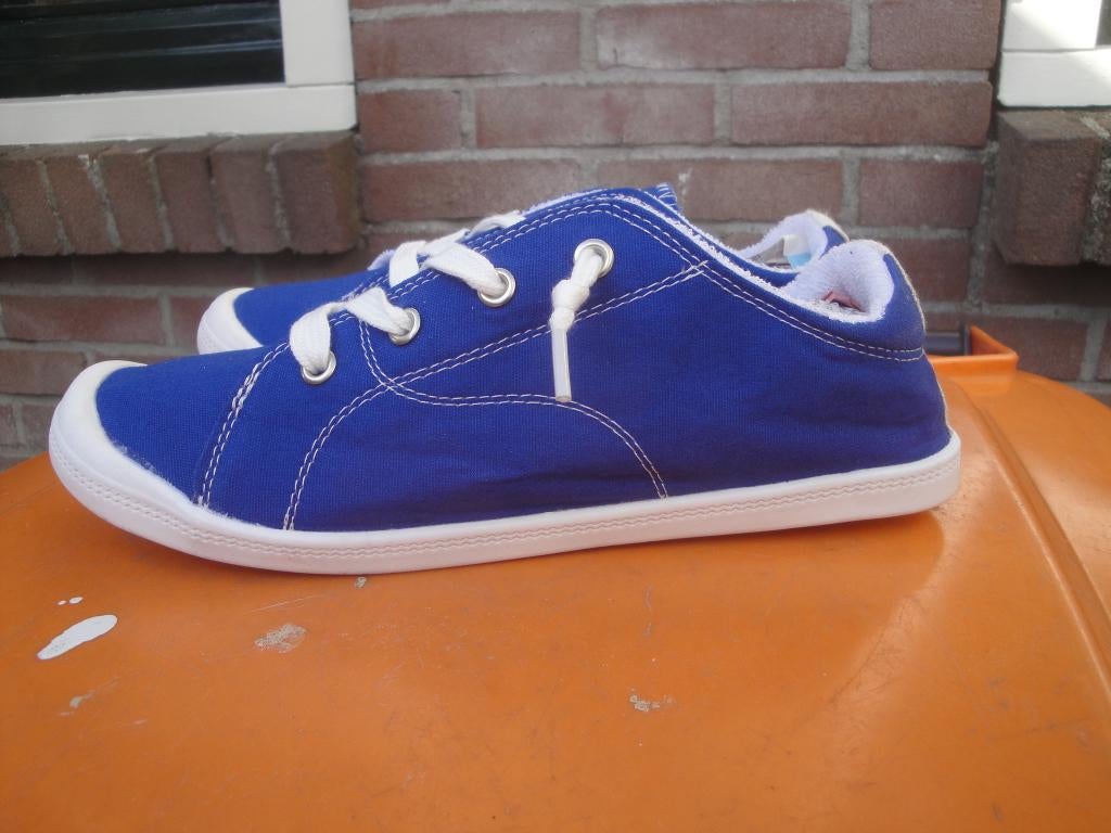 NIEUW!! Kobaltblauw/witte gympen maat 40, Kleding | Dames, Schoenen, Blauw, Nieuw, Ophalen of Verzenden, Sneakers of Gympen