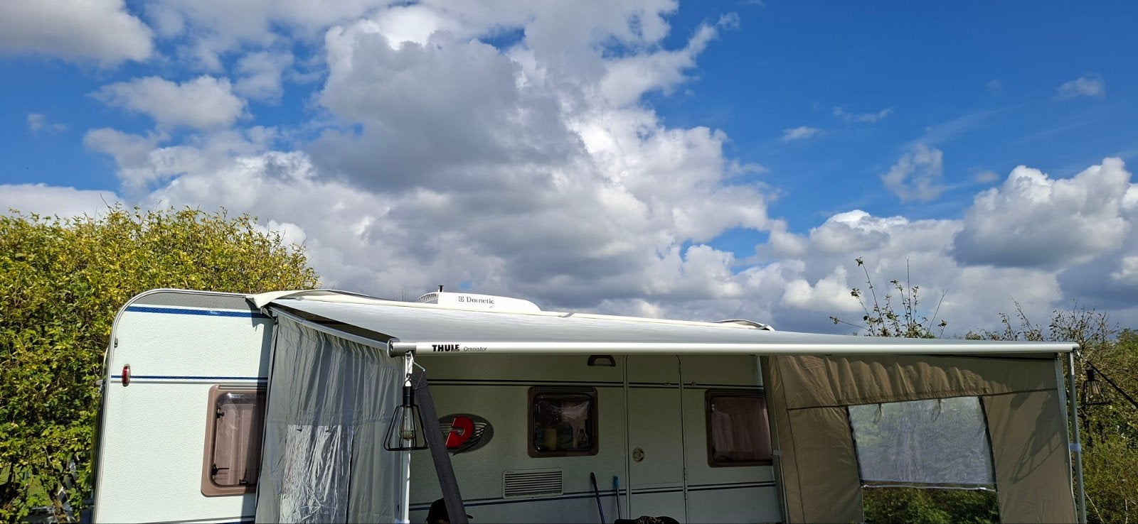 thule omnistor 1200 mystic Grey 425, Caravans en Kamperen, Ophalen, Zo goed als nieuw