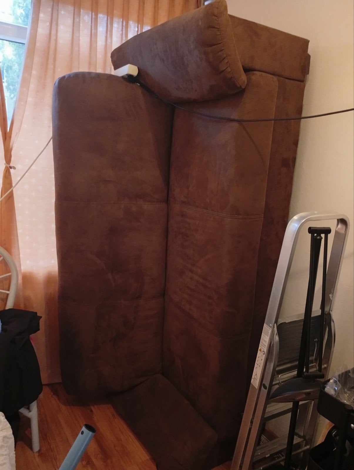 sofa in a good condition to give away, Ophalen, 75 tot 100 cm