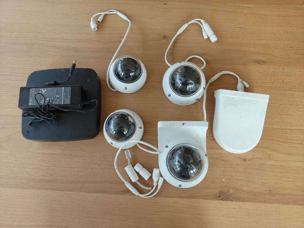 Dahua Beveiligingscamera Set: 4x Camera's + NVR met HDD, Ophalen of Verzenden, Zo goed als nieuw, Buitencamera