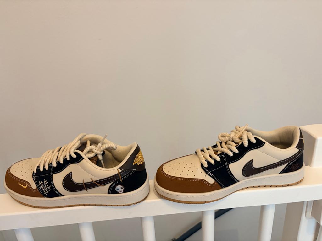 Nike Dunk Low Custom Bruin/Zwart/Wit, Bruin, Ophalen of Verzenden, Sneakers of Gympen, Zo goed als nieuw