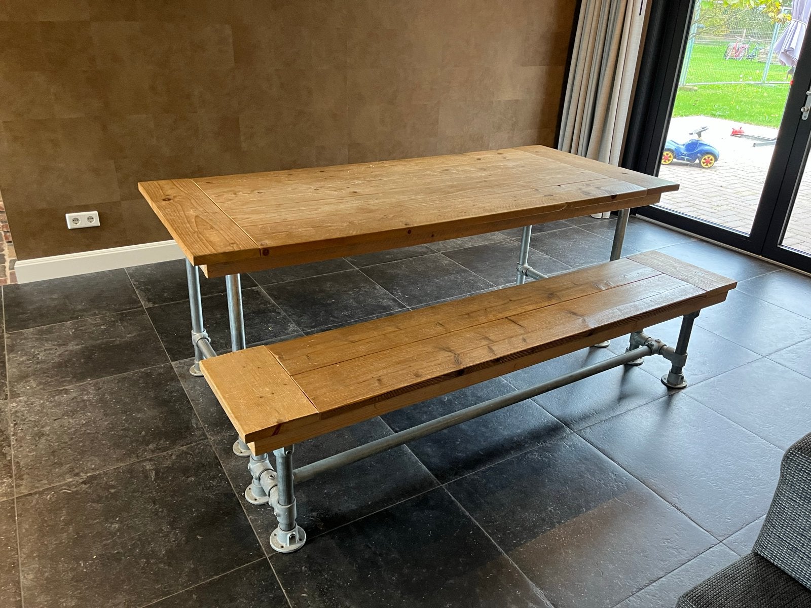 Steigerhouten eettafel en bijpassend bankje met stalenframe, Ophalen, Gebruikt, 50 tot 100 cm, 150 tot 200 cm
