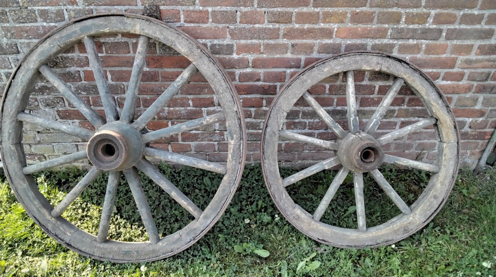 antieke  wagenwielen, Ophalen