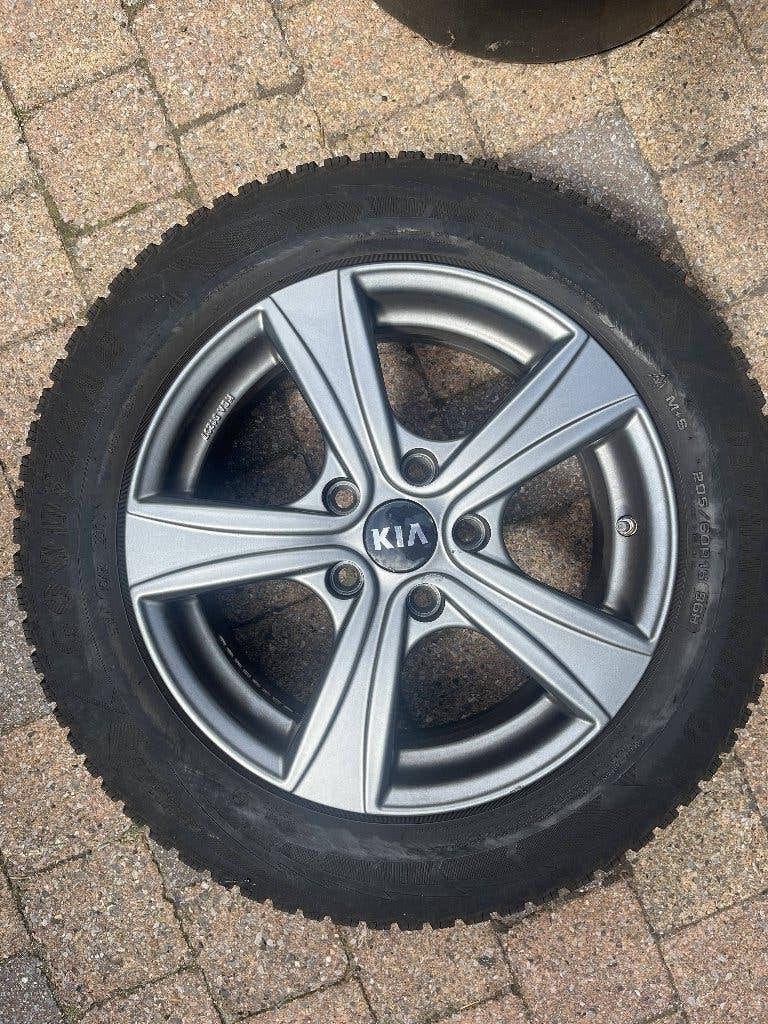 Kia Niro 16" velgen met Goodyear Ultragrip 9 winterbanden, Ophalen, Gebruikt, Kia