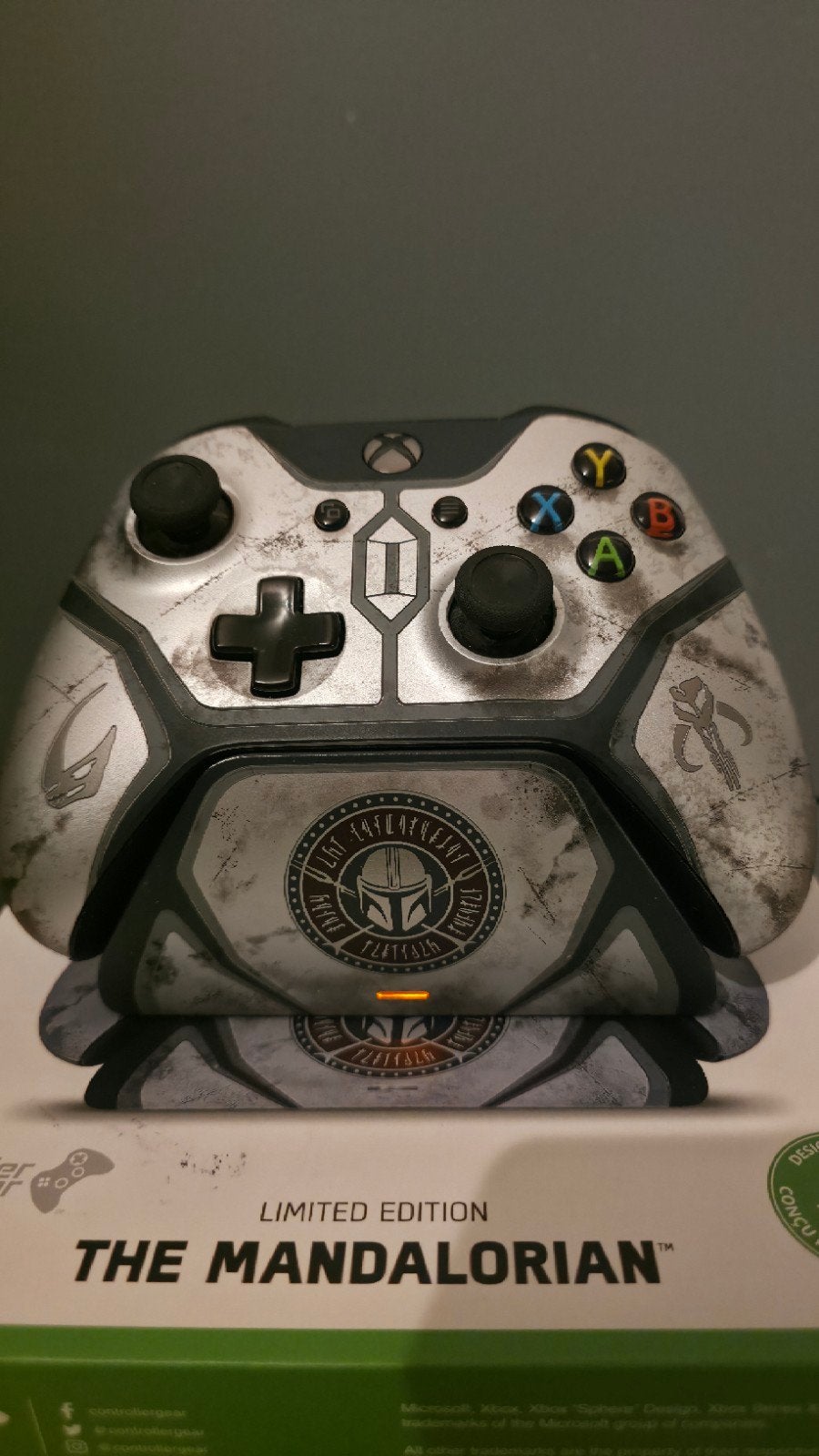 Limited Edition Star Wars Xbox Controller + Charging Stand, Spelcomputers en Games, Spelcomputers | Xbox | Accessoires, Xbox Series S